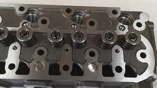 Suku Cadang Mesin Kubota V1505 Cylinder Head Berkualitas Tinggi